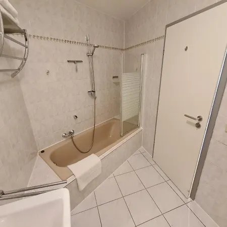 Grosse Naehe Flughafen Koeln Bonn Troisdorf