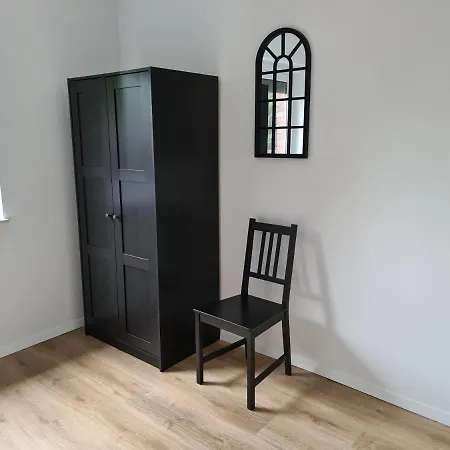 Grosse Naehe Flughafen Koeln Bonn טרויסדורף