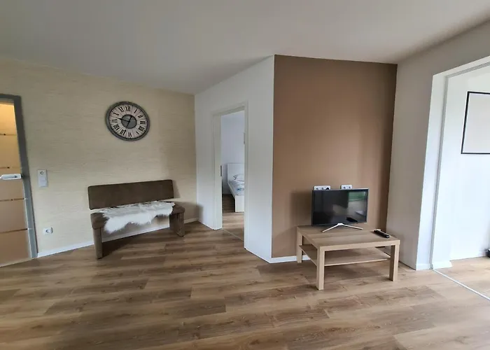 Grosse Naehe Flughafen Koeln Bonn * טרויסדורף